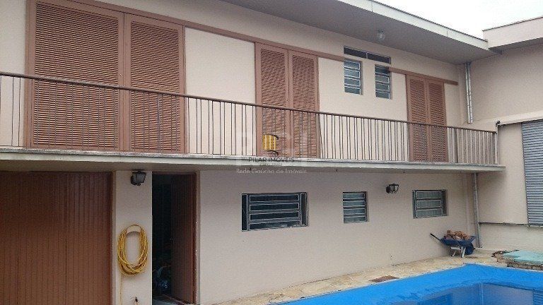 Casa com 4 dormitórios no Bairro Guarujá