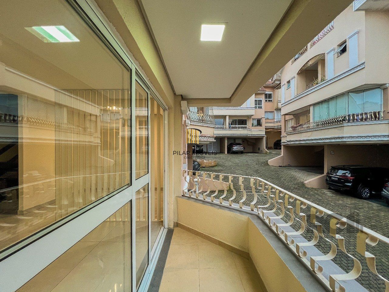 Casa em Condomínio no bairro Pedra Redonda - 5 dormitórios