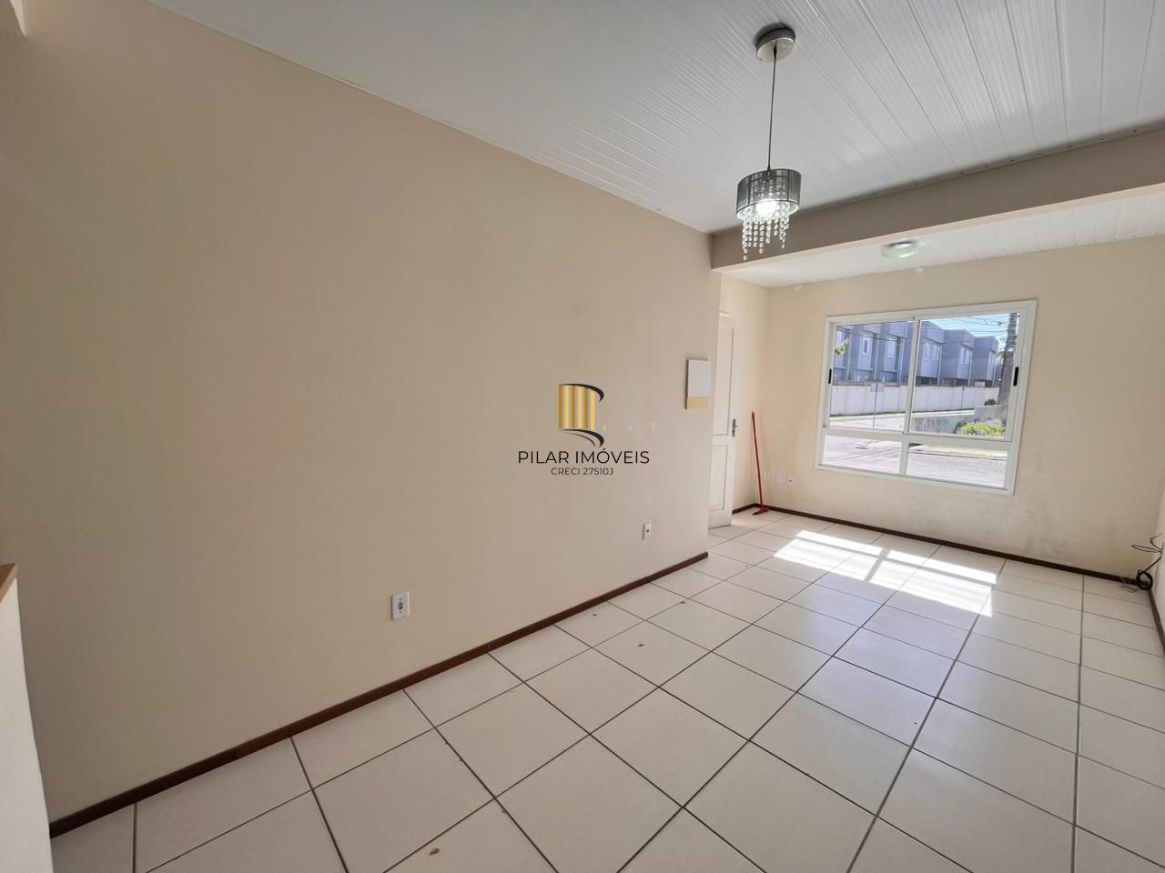 casa de condominio - 2 Dormitórios com suite Americana