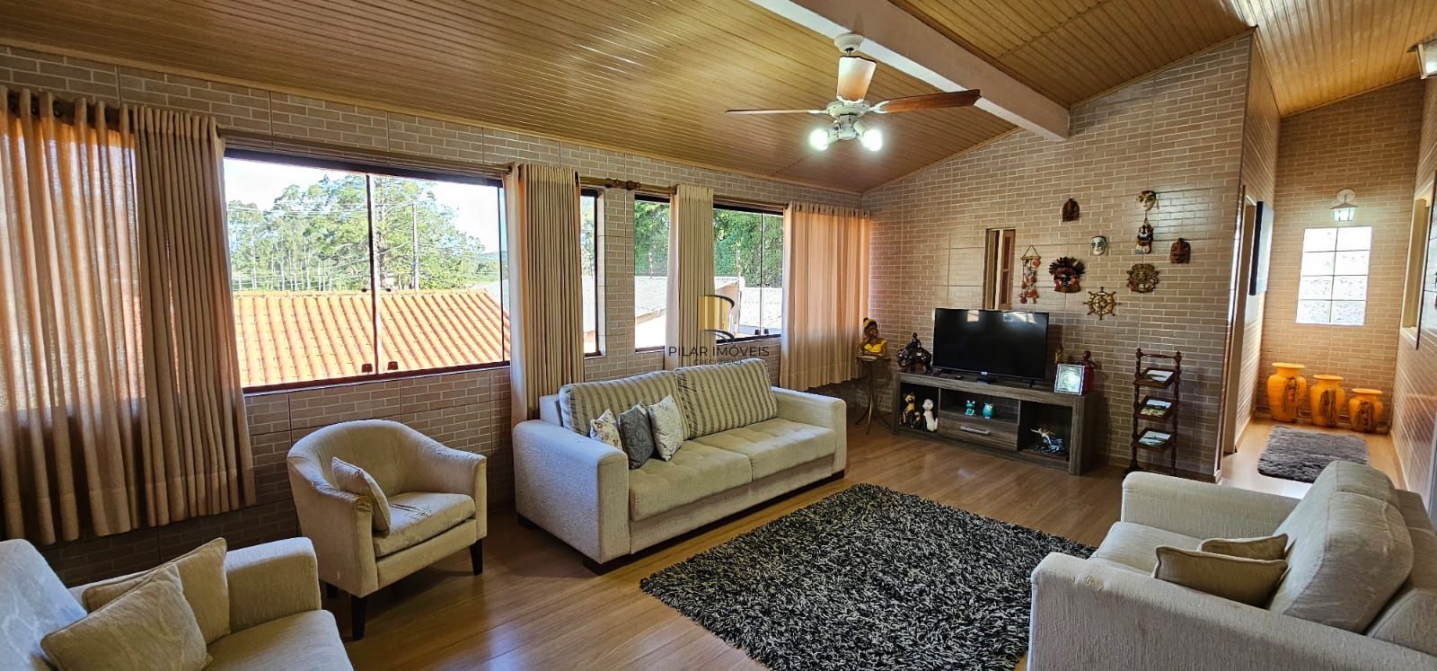 Casa 3 dormitórios Bairro Guarujá