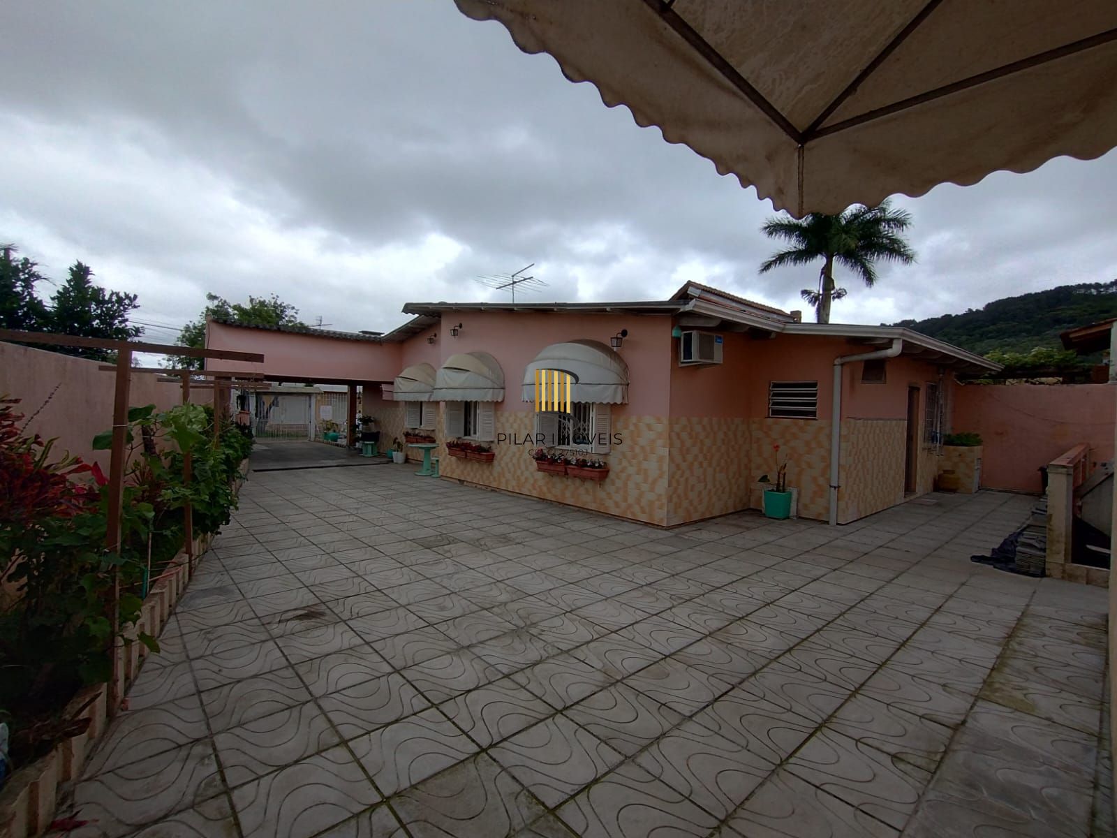 Casa no bairro Aberta dos Morros - 5 dormitórios