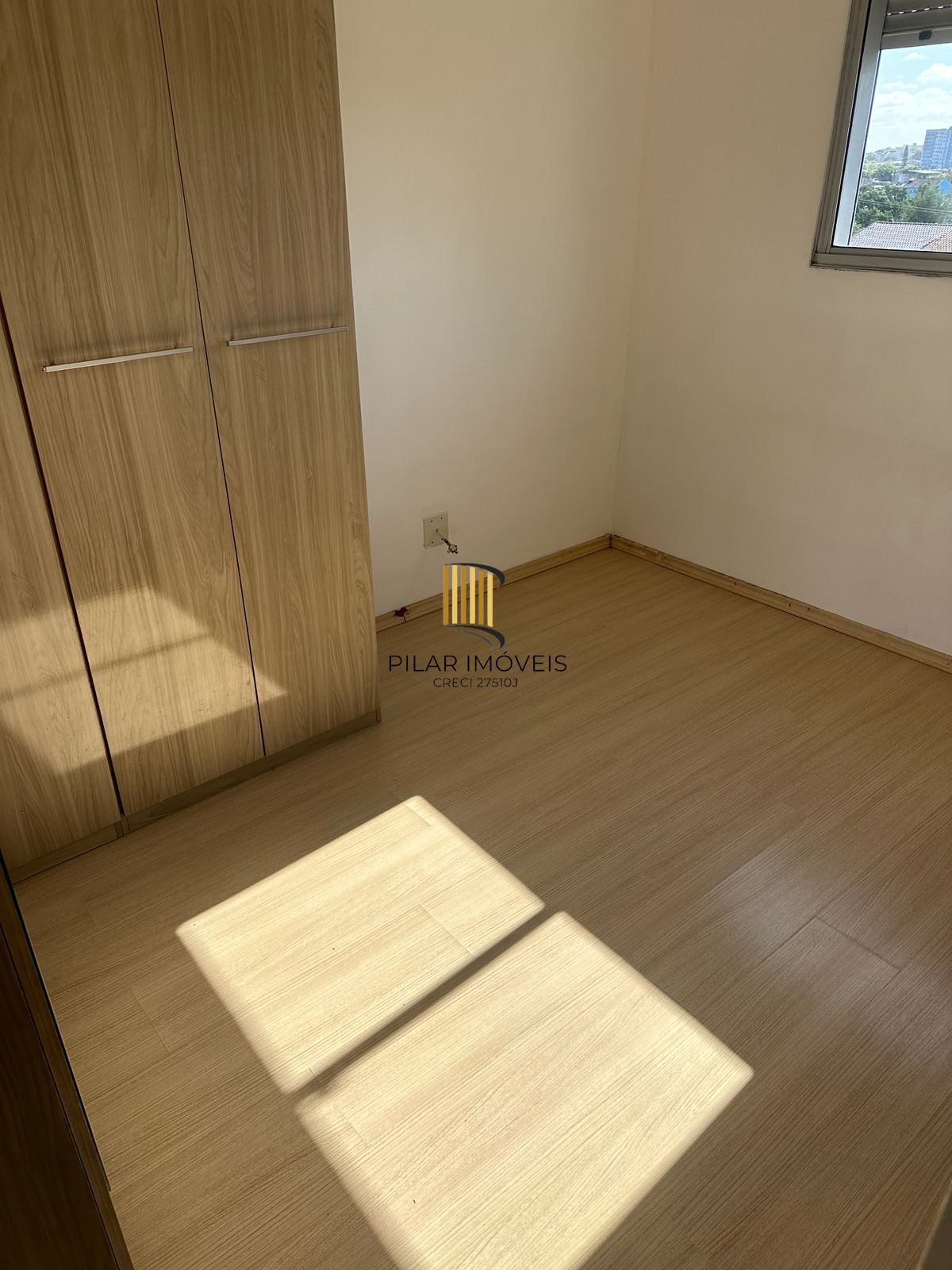 Apartamento com suíte semi mobiliado