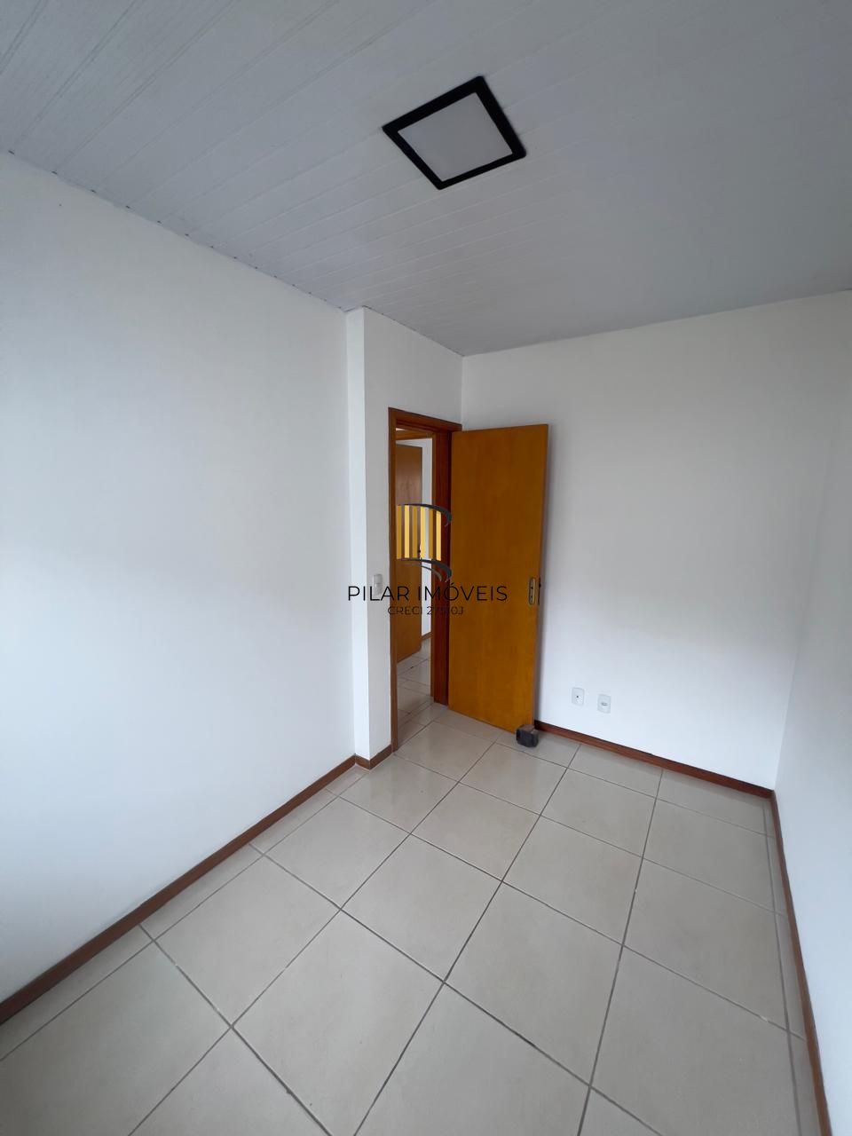 Casa com dois dormitórios no bairro Hípica - 1 vaga - financiável