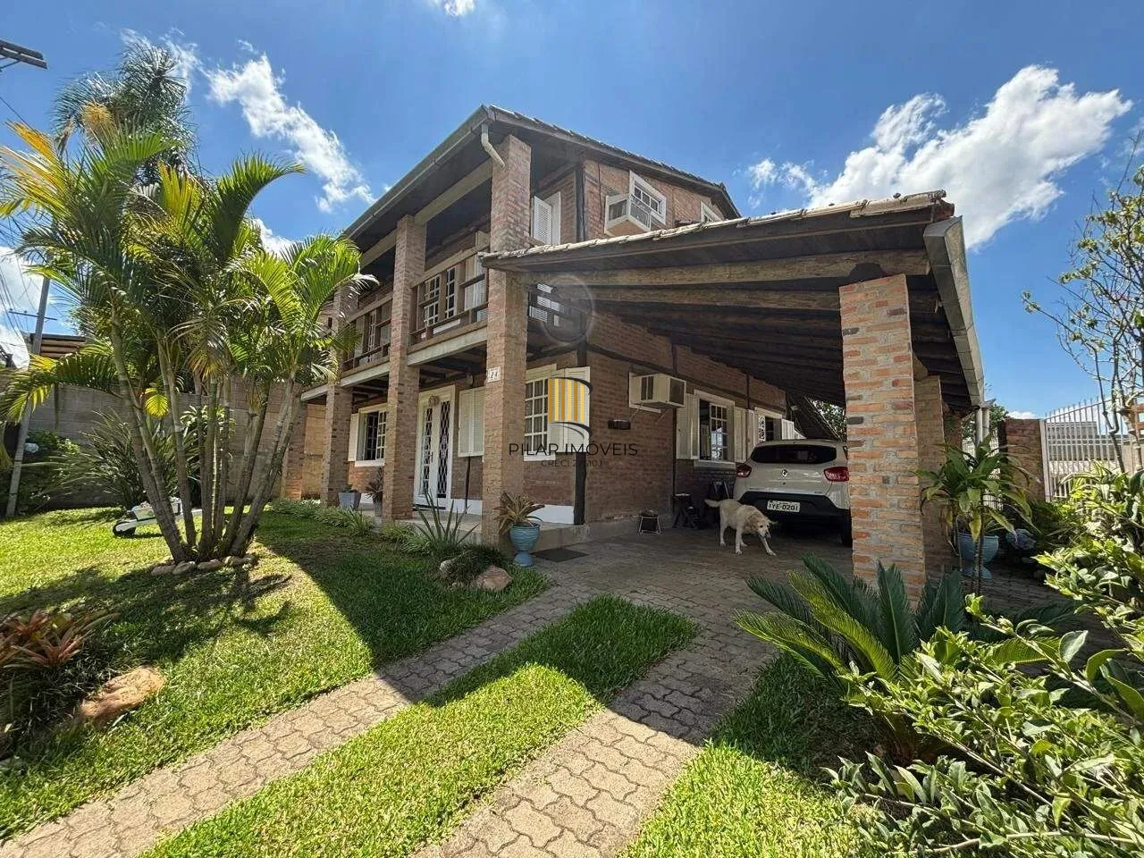 Casa Completa no Condomínio Cantegril: 4 Dormitórios, 2 Suítes, Piscina, Espaço Gourmet, Lareira e Pátio Arborizado