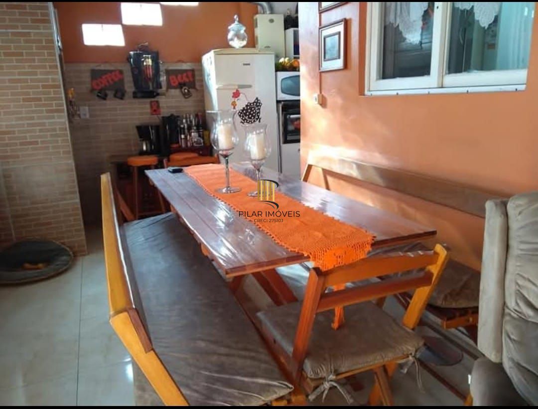 Sobrado no bairro Hípica 3 dormitórios - 2 vagas de garagem