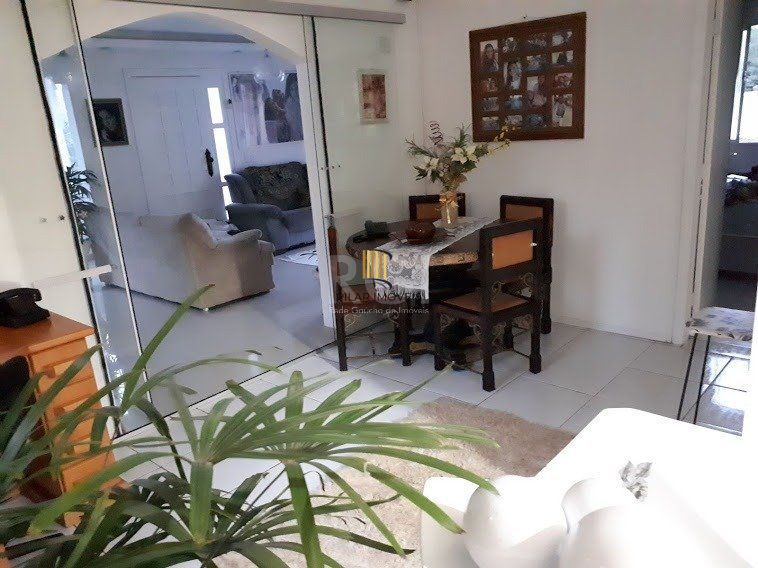 Casa com 4 dormitórios no bairro Vila Nova