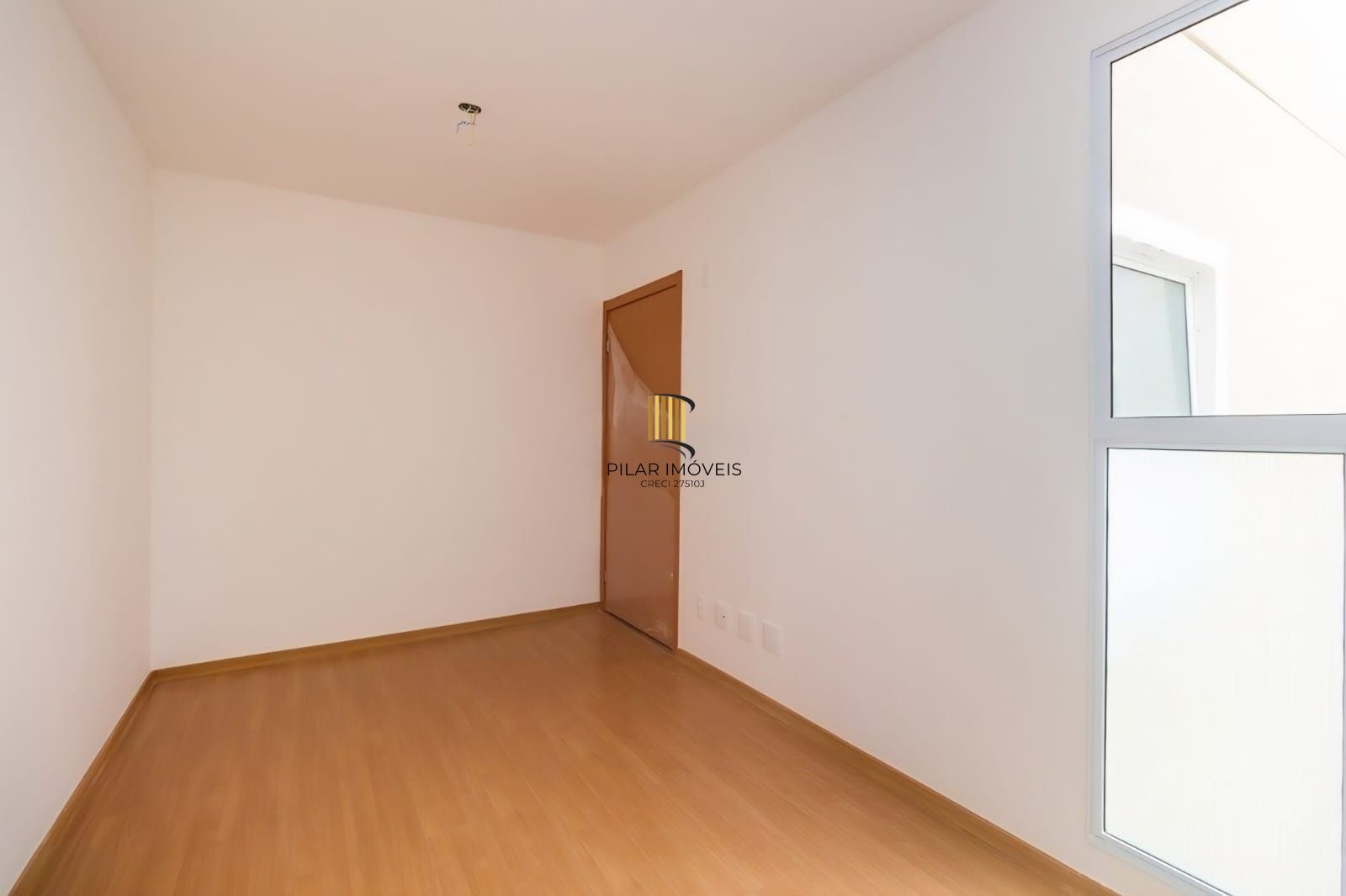 Apartamento com 2 dormitórios- Restinga
