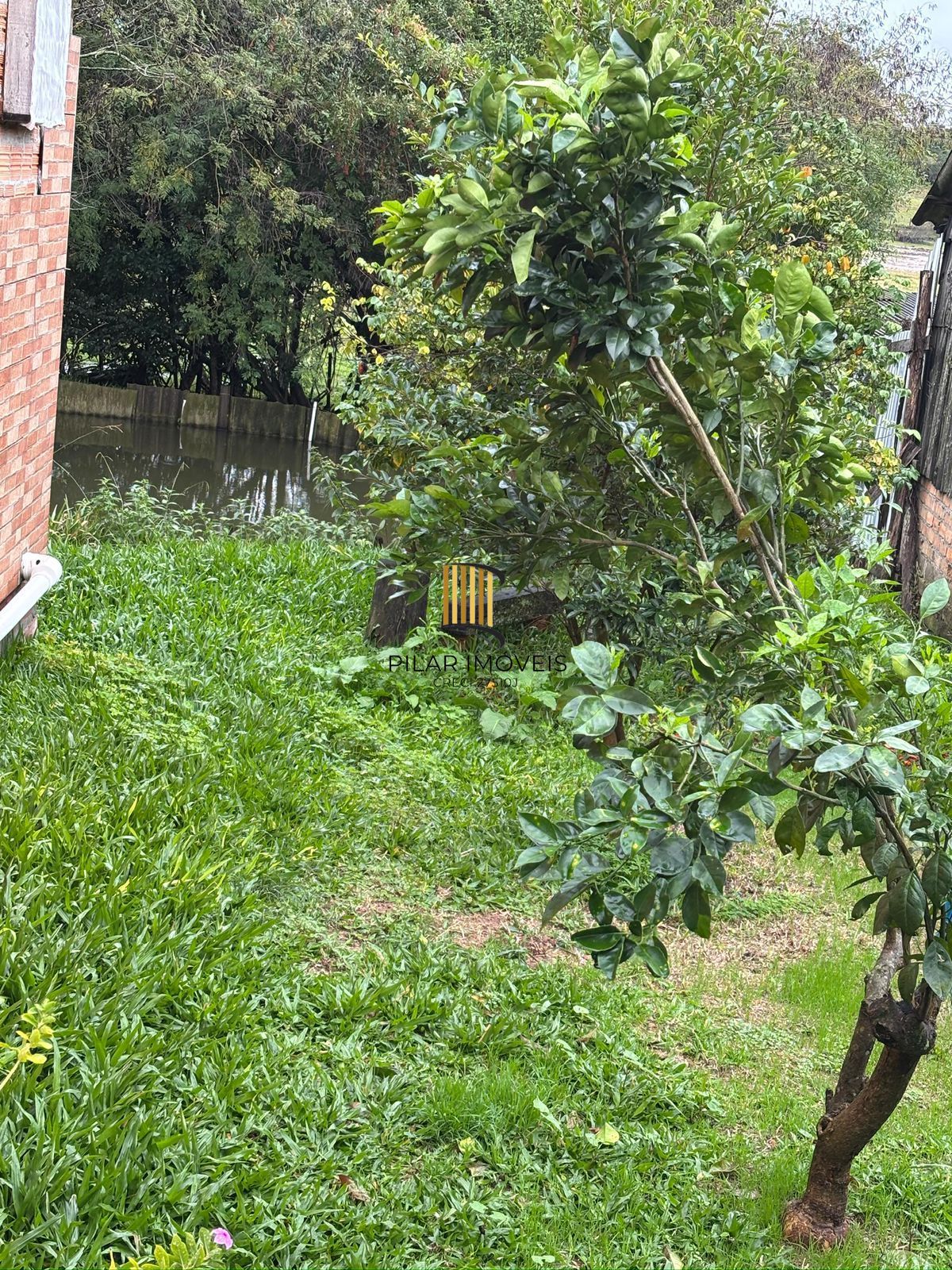 SITIO COM DUAS CASAS E PISCINA NA RESTINGA