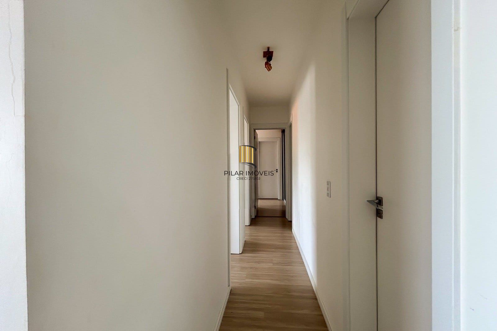 Apartamento no bairro Ipanema, 3 dormitórios - 1 suíte - 2 vagas