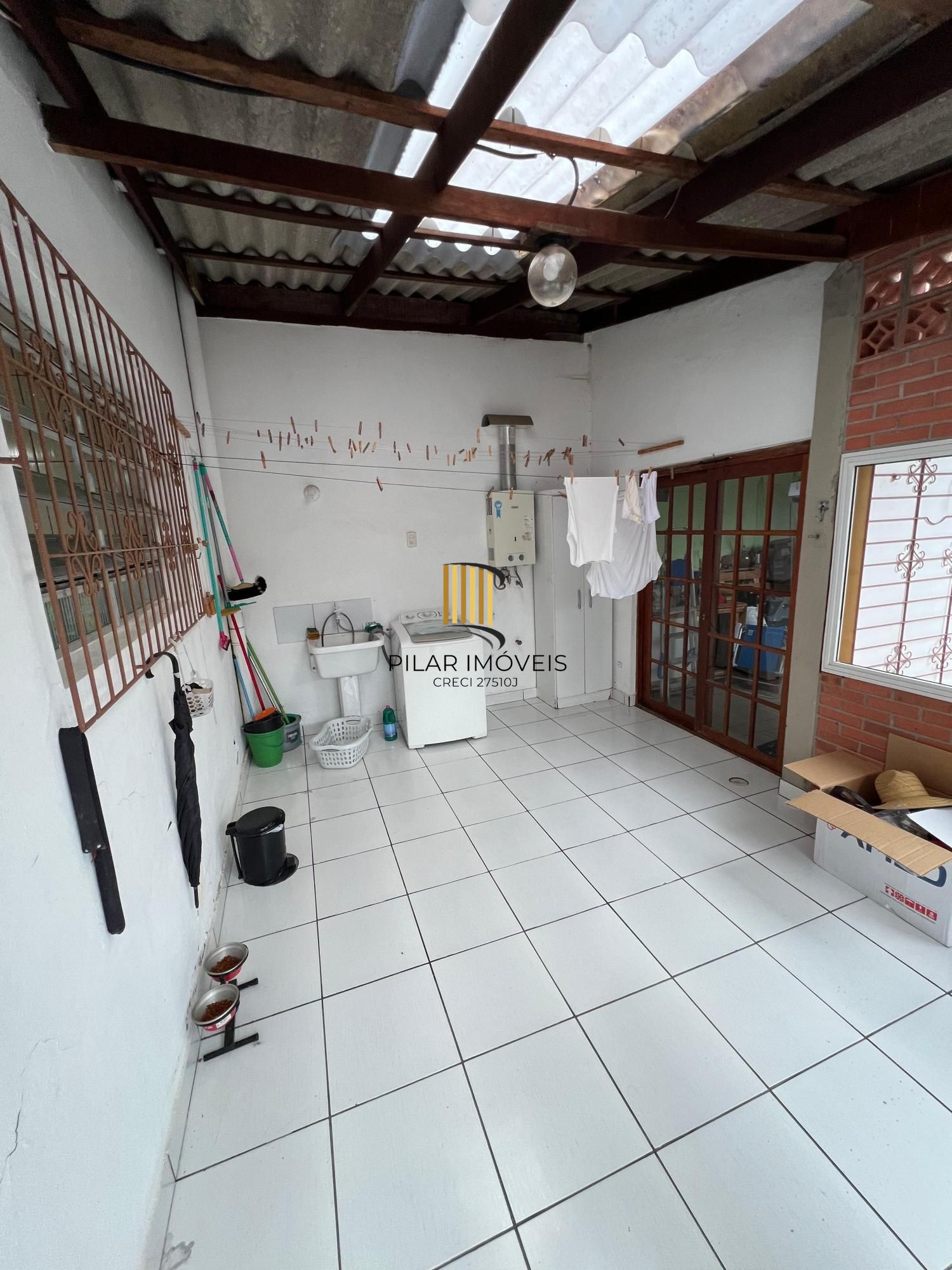 Casa Residencial Semimobiliada com 2 Suítes e Piscina em Viamão, RS