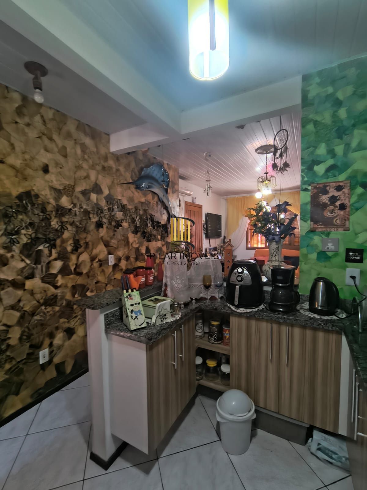 Belissima casa terrea de esquina, 3 dormitorios, semi mobiliada e com piscina, no Loteamento Moradas do Sul