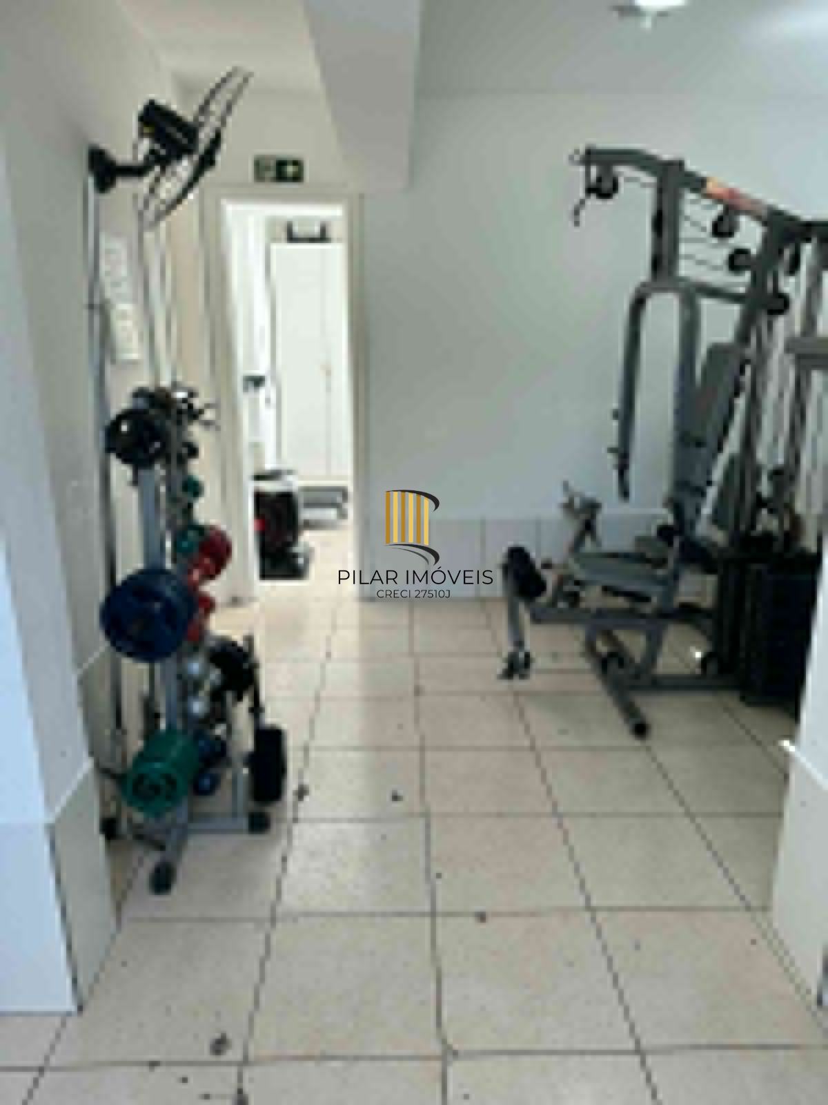 Apartamento com suíte semi mobiliado