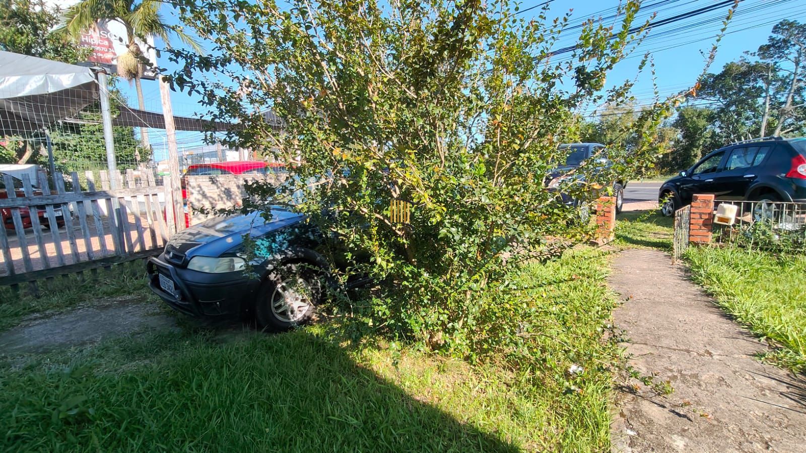 Casa com Terreno Grande com ótima Localização