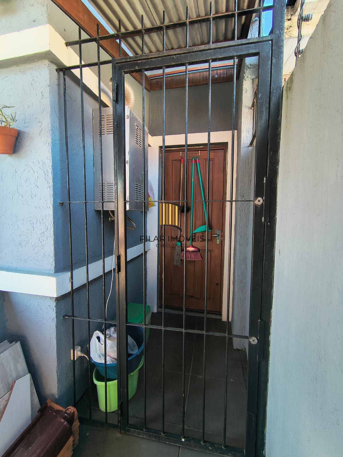 Belissima casa terrea de esquina, 3 dormitorios, semi mobiliada e com piscina, no Loteamento Moradas do Sul