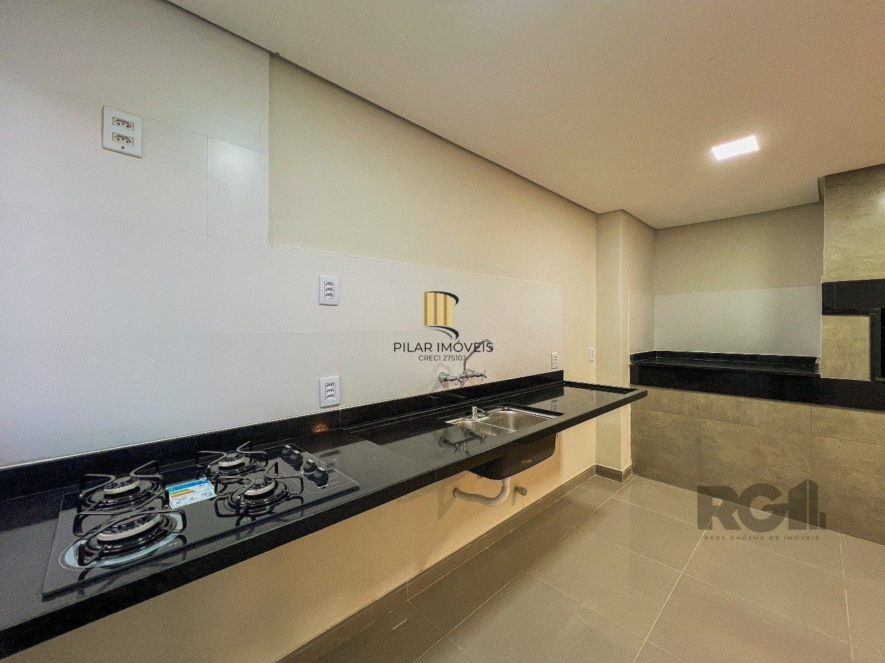 Casa em Condomínio no bairro Pedra Redonda - 5 dormitórios