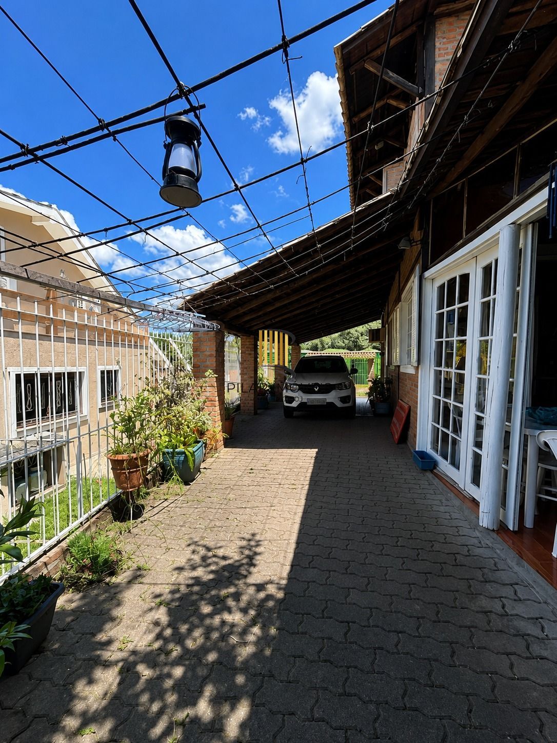 Residência de Luxo no Cantegril com 4 Dormitórios, 2 Suítes, Piscina e Espaço Gourmet Exclusivo