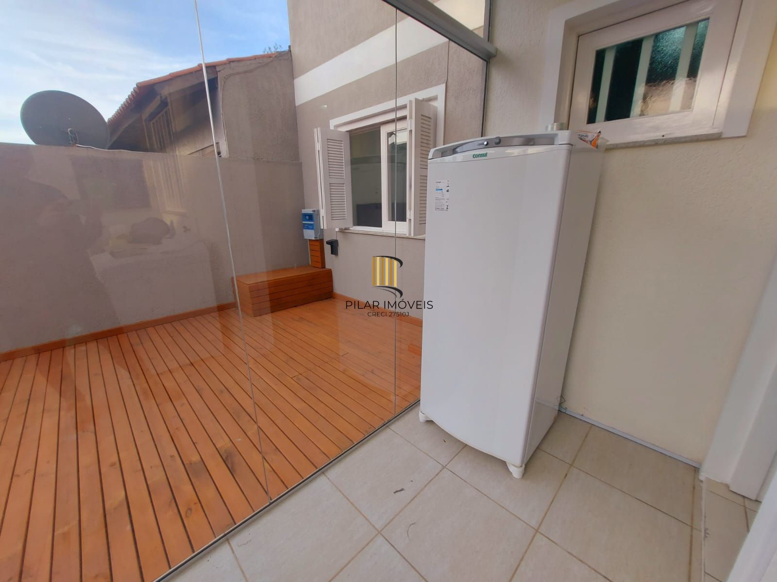 Ótimo sobrado semi mobiliado, 4 dormitórios sendo uma suíte, com piscina, em frente ao mar em Nova Tramandaí