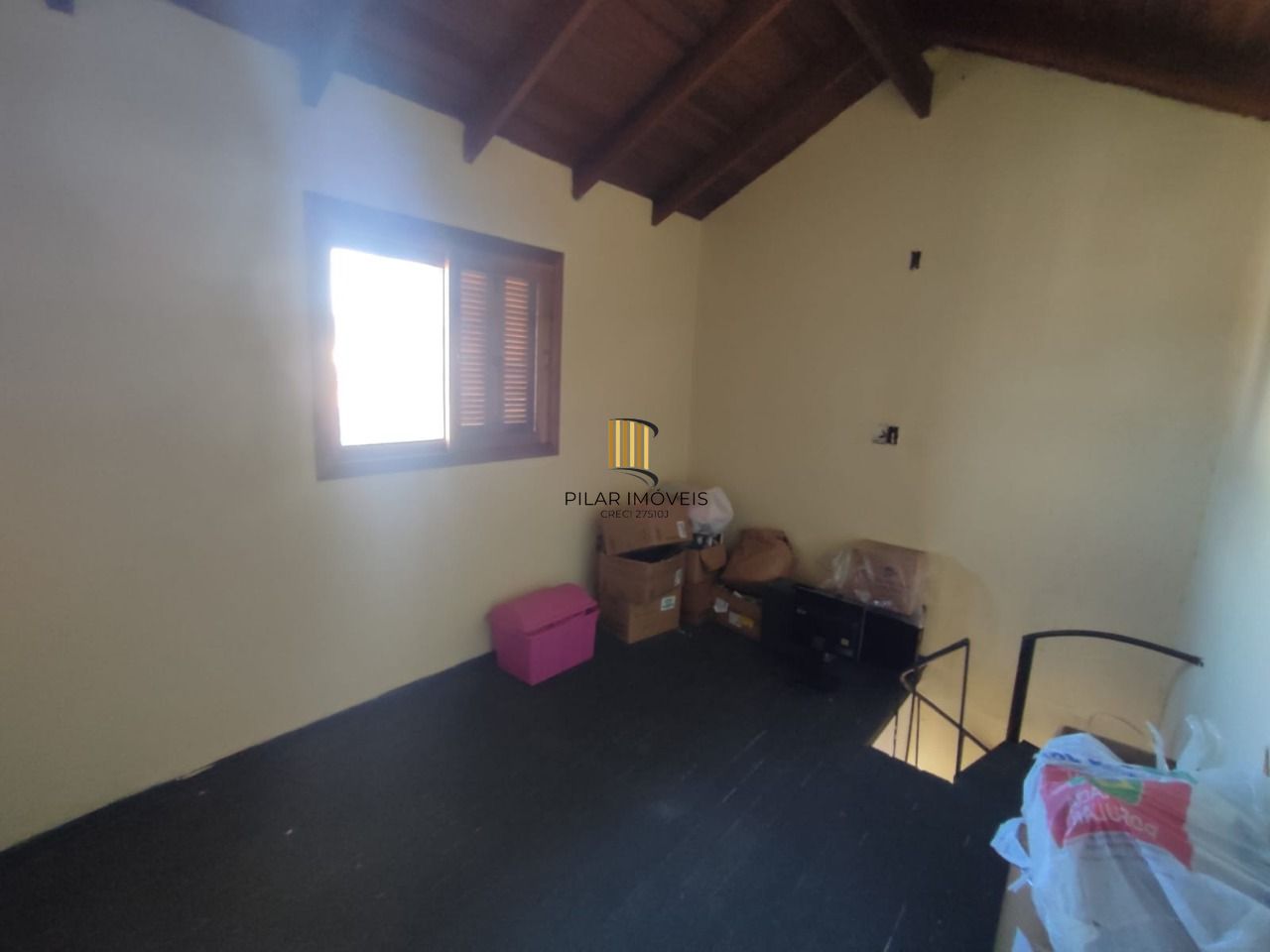 Sobrado de 3 pisos localizado no bairro Hipica - 3 Dormitórios