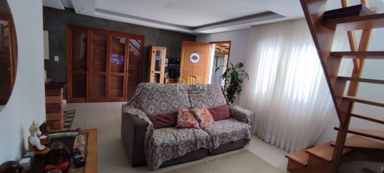 Casa com Piscina no bairro Lami