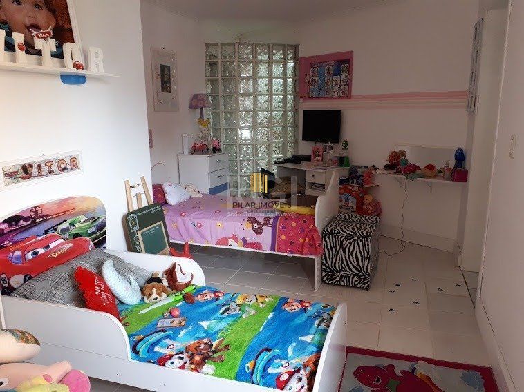Casa com 4 dormitórios no bairro Vila Nova