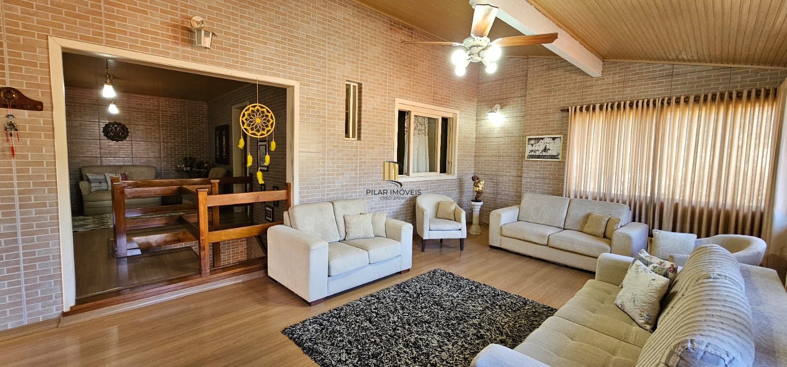 Casa 3 dormitórios Bairro Guarujá