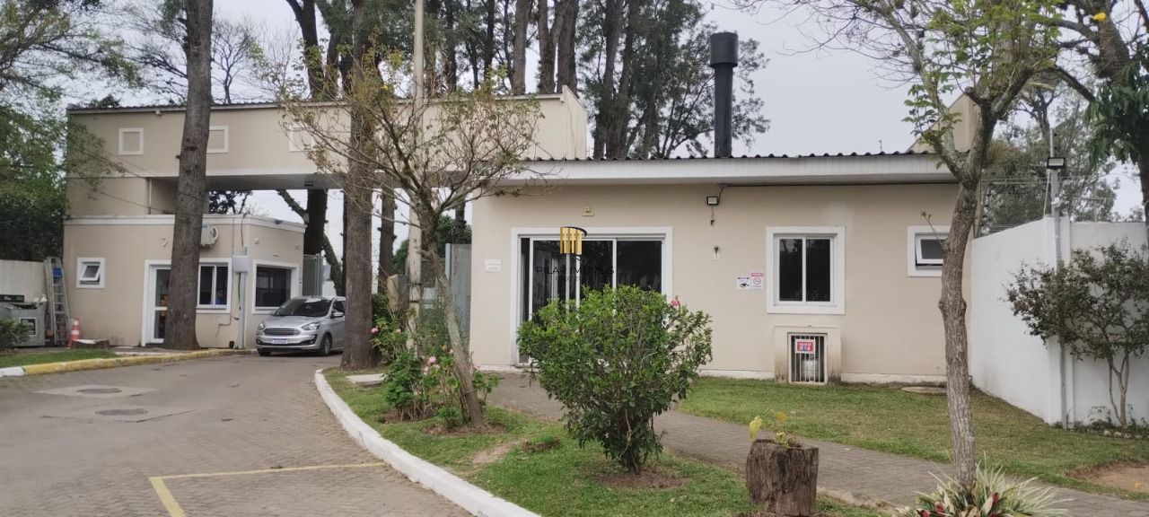 Sobrado no Bairro Hípica - 3 Dormitórios