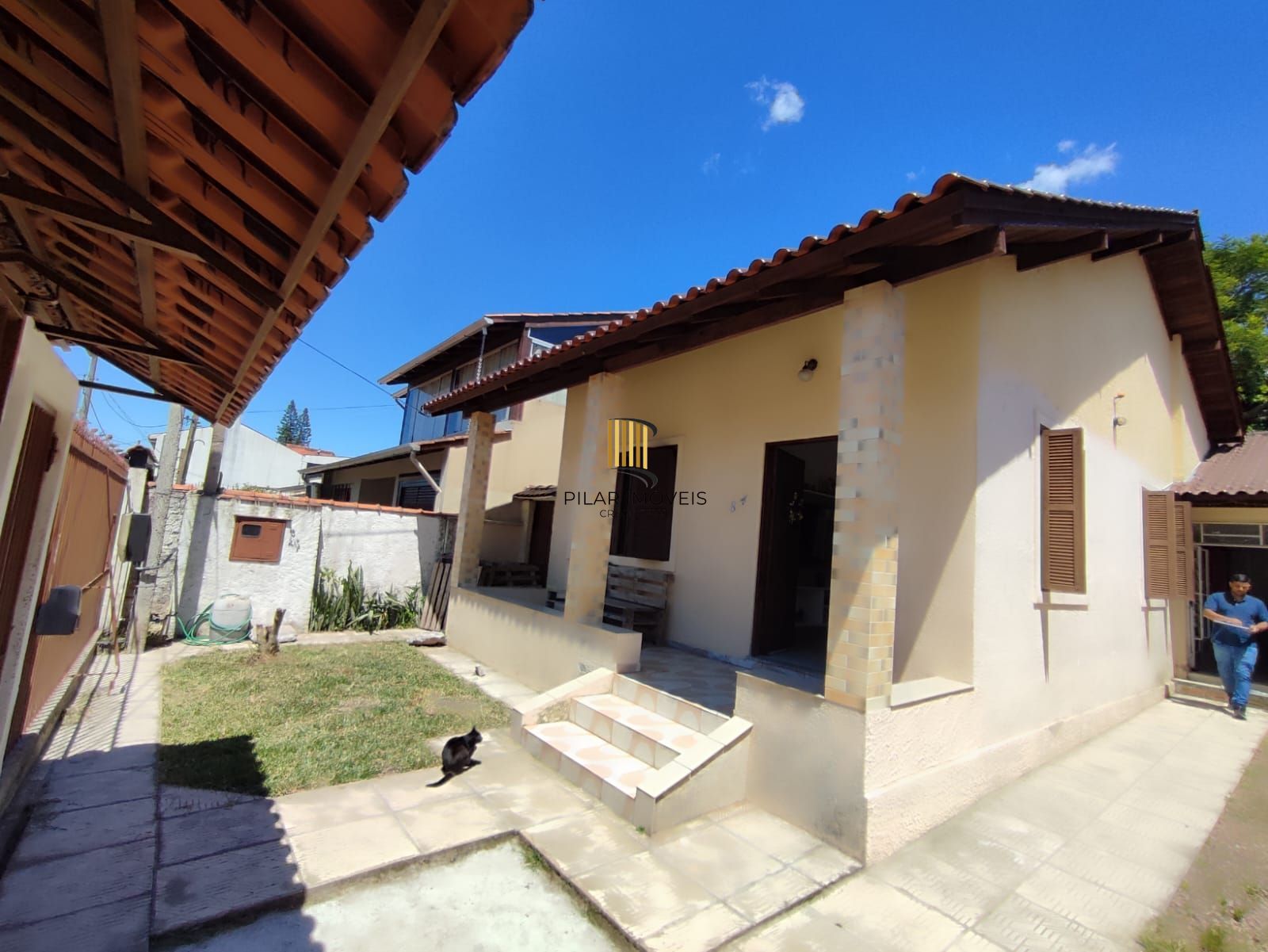 CASA NO BAIRRO IPANEMA  3 DORMITÓRIOS