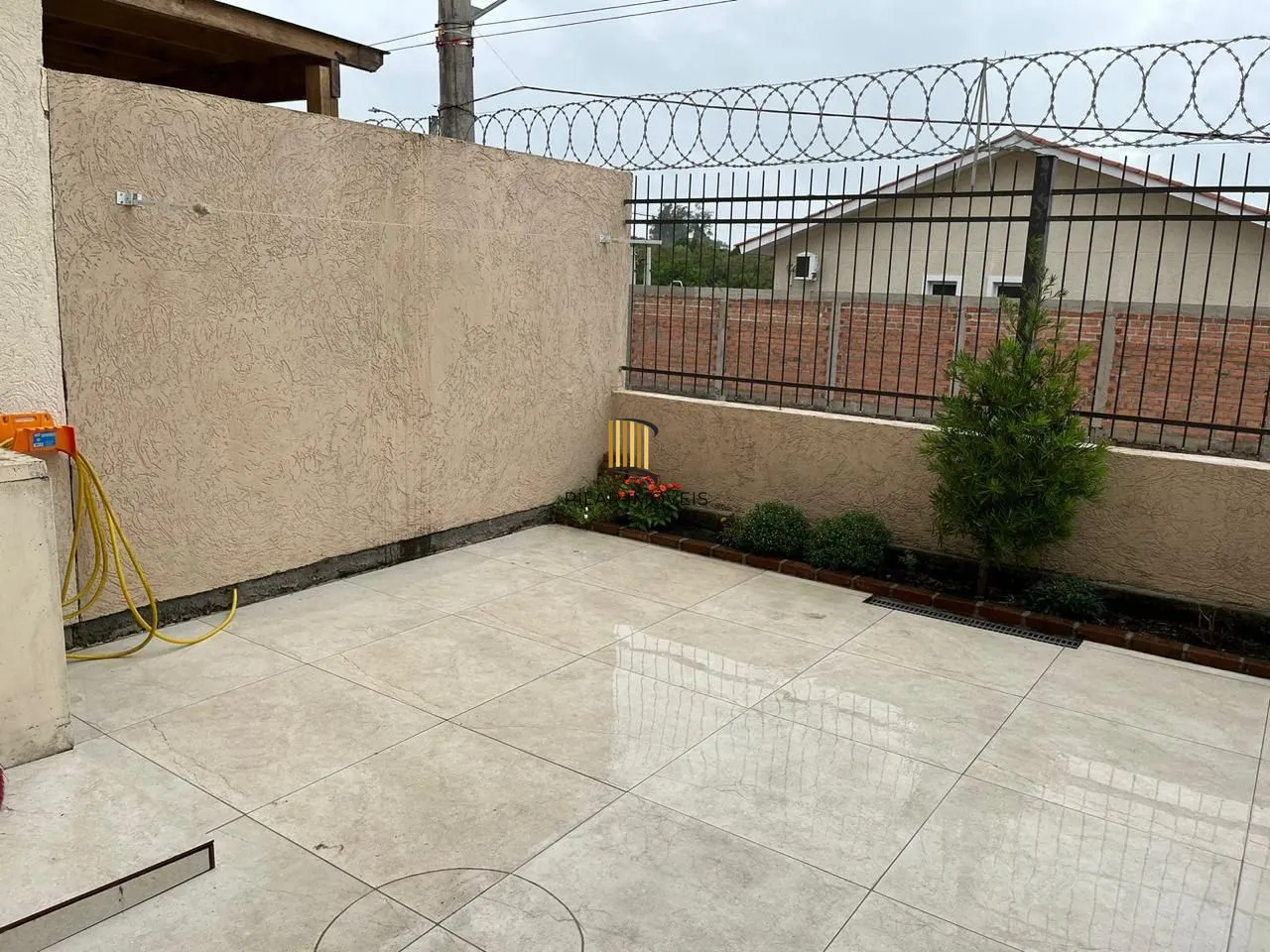 Casa Residencial à Venda no Bairro Hípica 2 dormitórios
