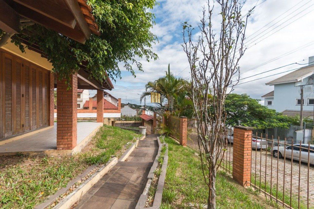 Casa no bairro Espirito Santo - 3 dormitórios