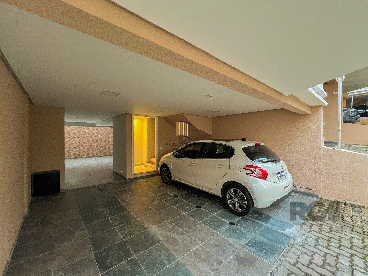 Casa em Condomínio no bairro Pedra Redonda - 5 dormitórios