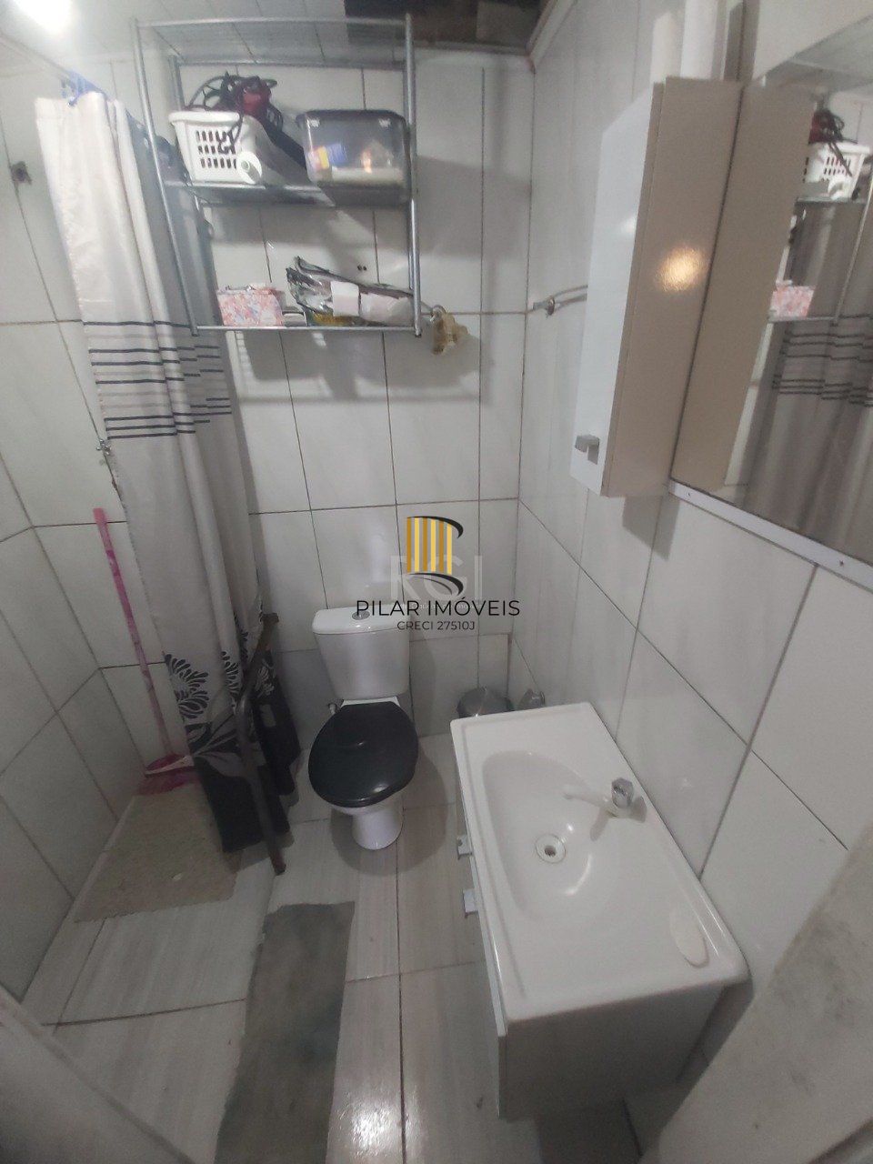 Casa 2 dormitórios no bairro Hípica