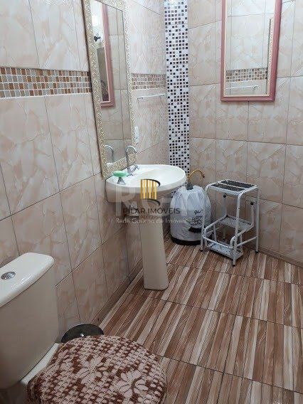 Casa com 4 dormitórios no bairro Vila Nova