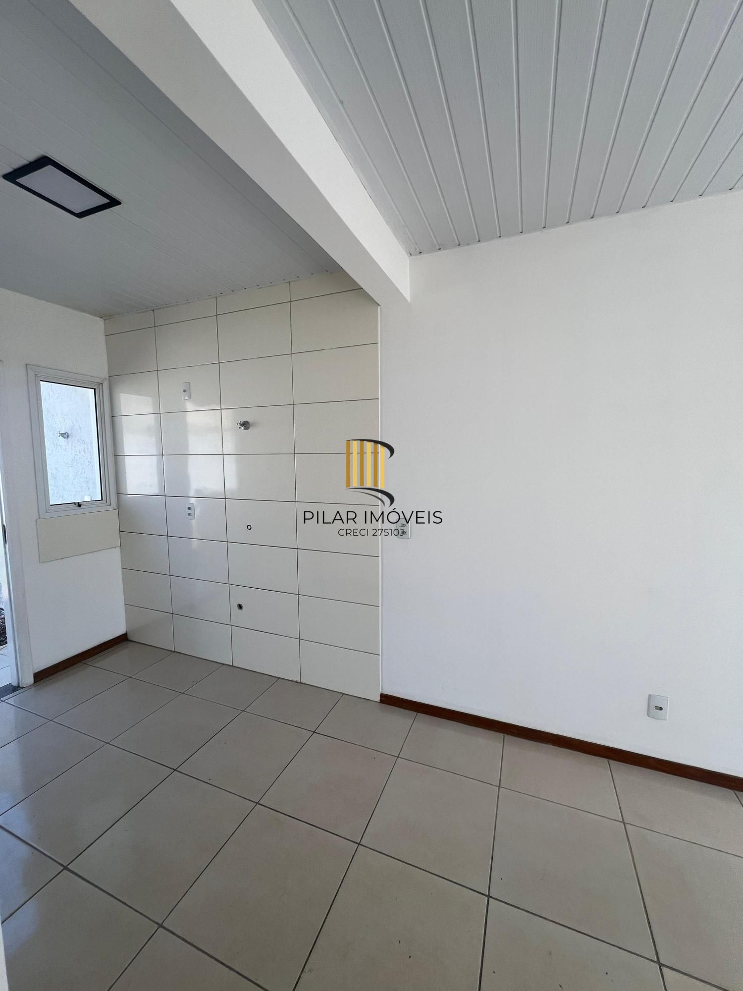 Casa com dois dormitórios no bairro Hípica - 1 vaga - financiável