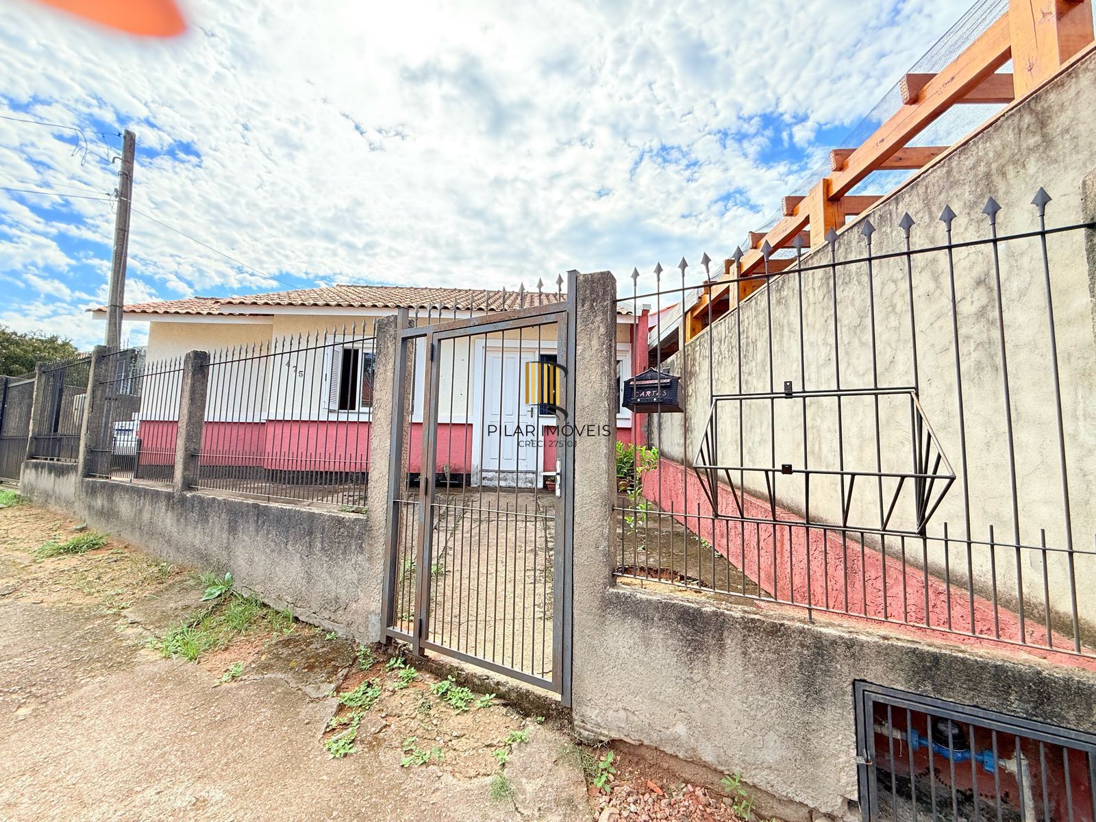 Casa no bairro Hípica - 2 dormitórios