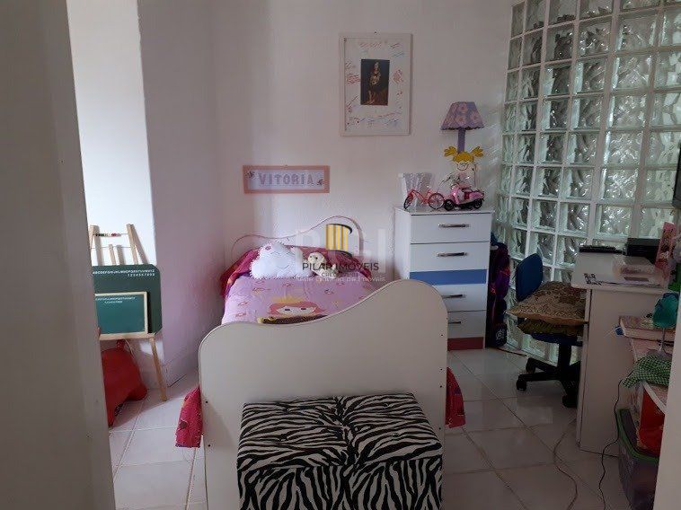 Casa com 4 dormitórios no bairro Vila Nova