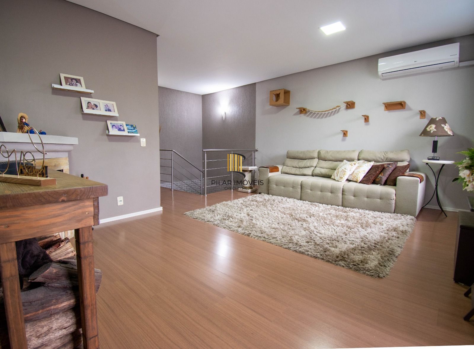 Casa sobrado no bairro Mont Serrat em Canoas