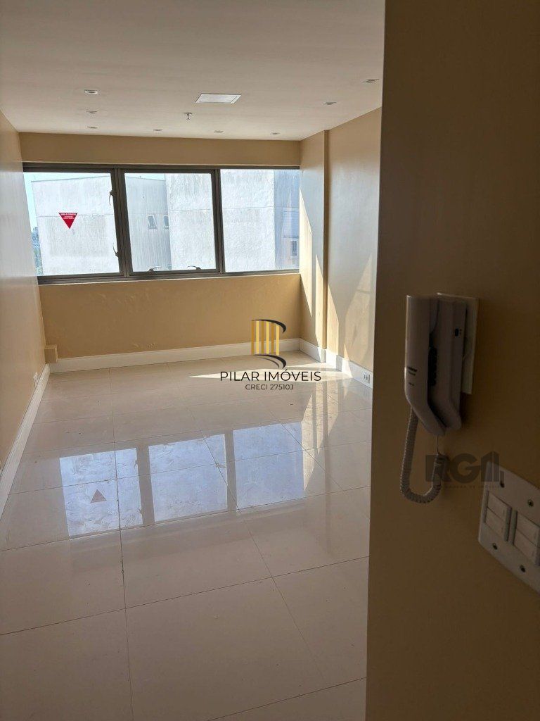 Sala comercial no ICON andar alto - desocupado