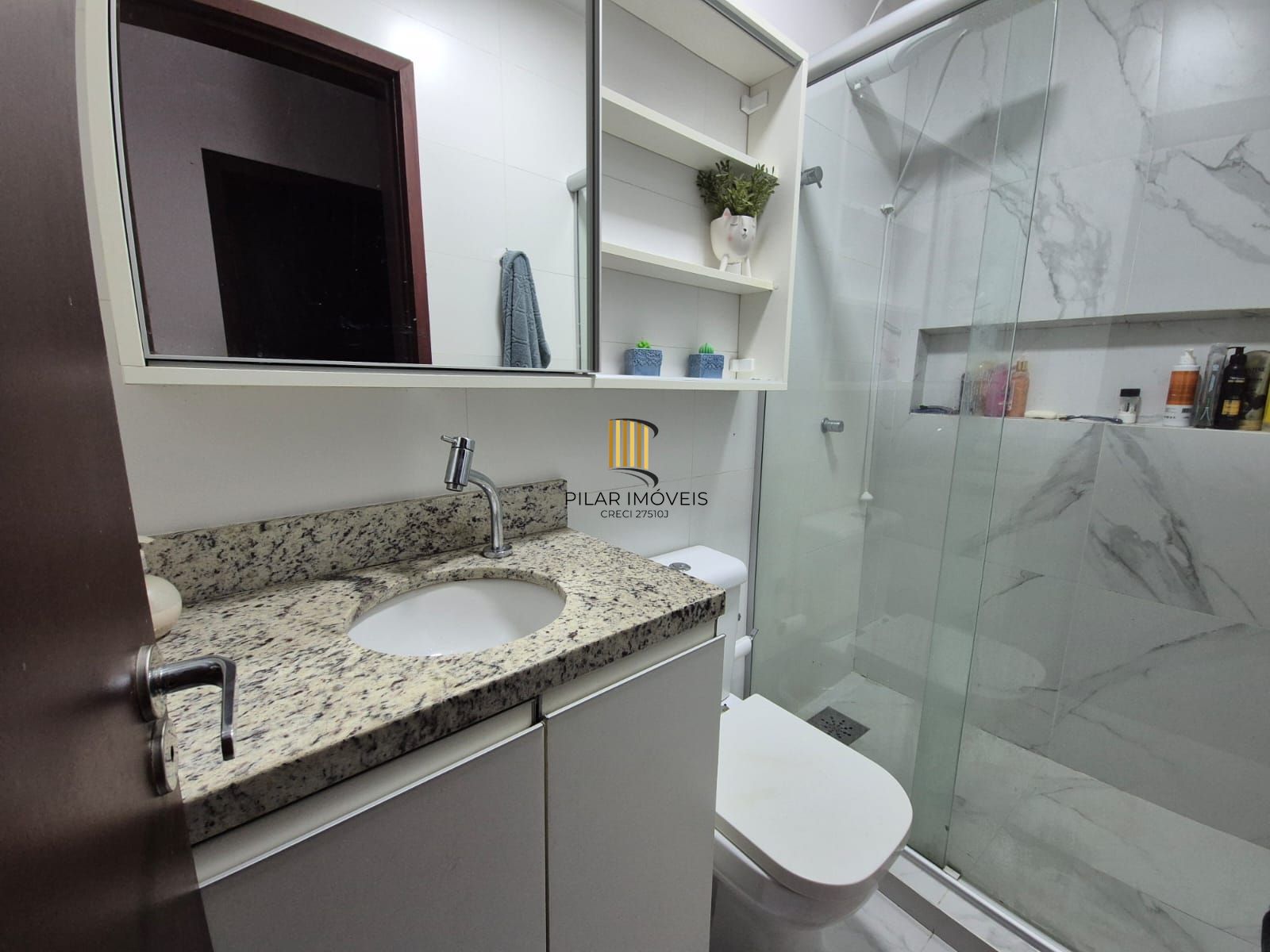 Sobrado no Menino Deus de 3 dormitórios e vaga