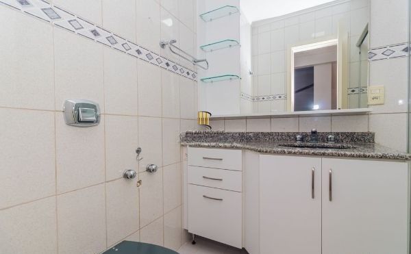 Casa em Condomínio em Ipanema de 3 dormitórios e 2 vagas