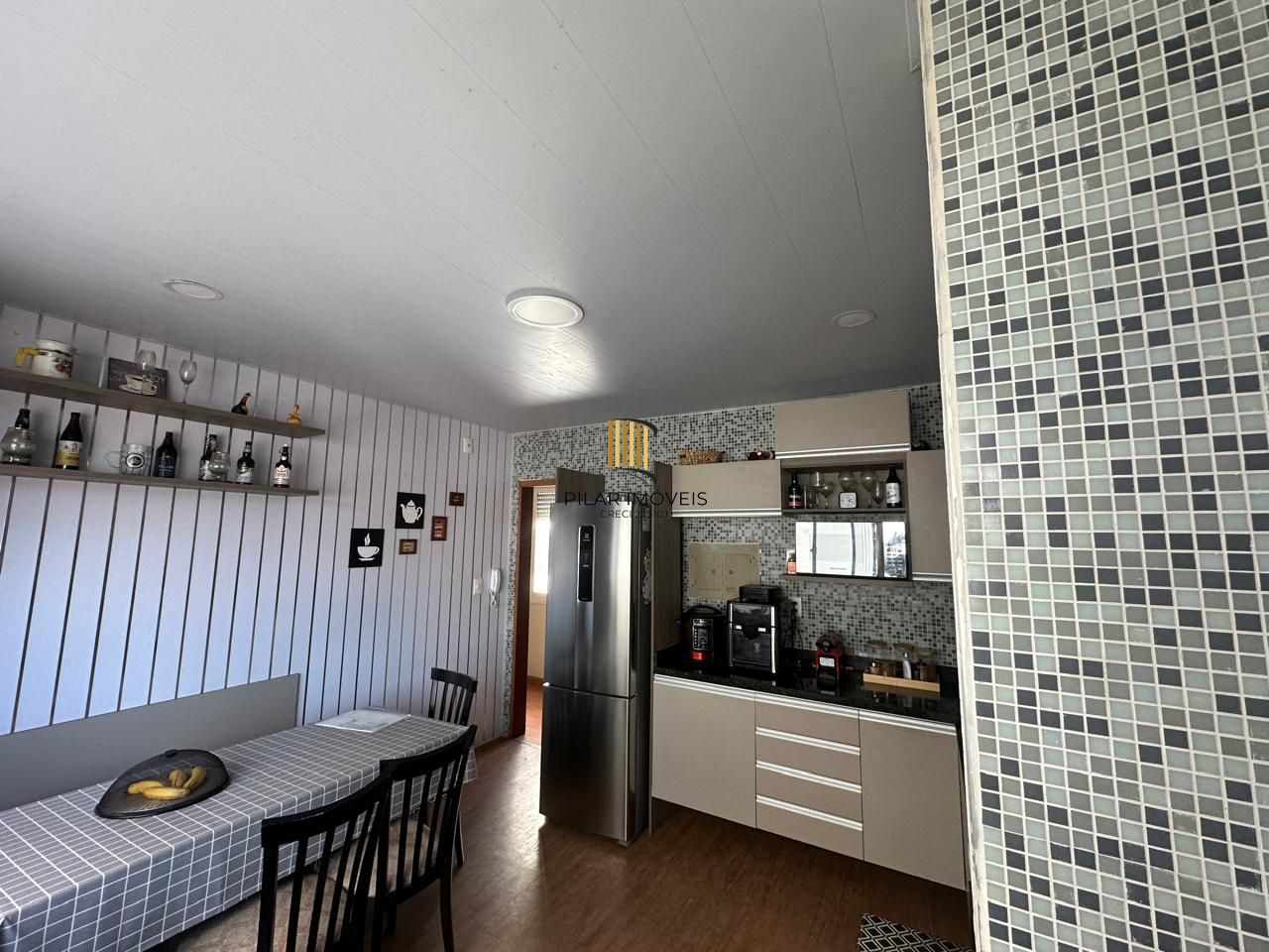 Ótima cobertura de 3 dormitórios com 232m² no bairro Passo da Areia.