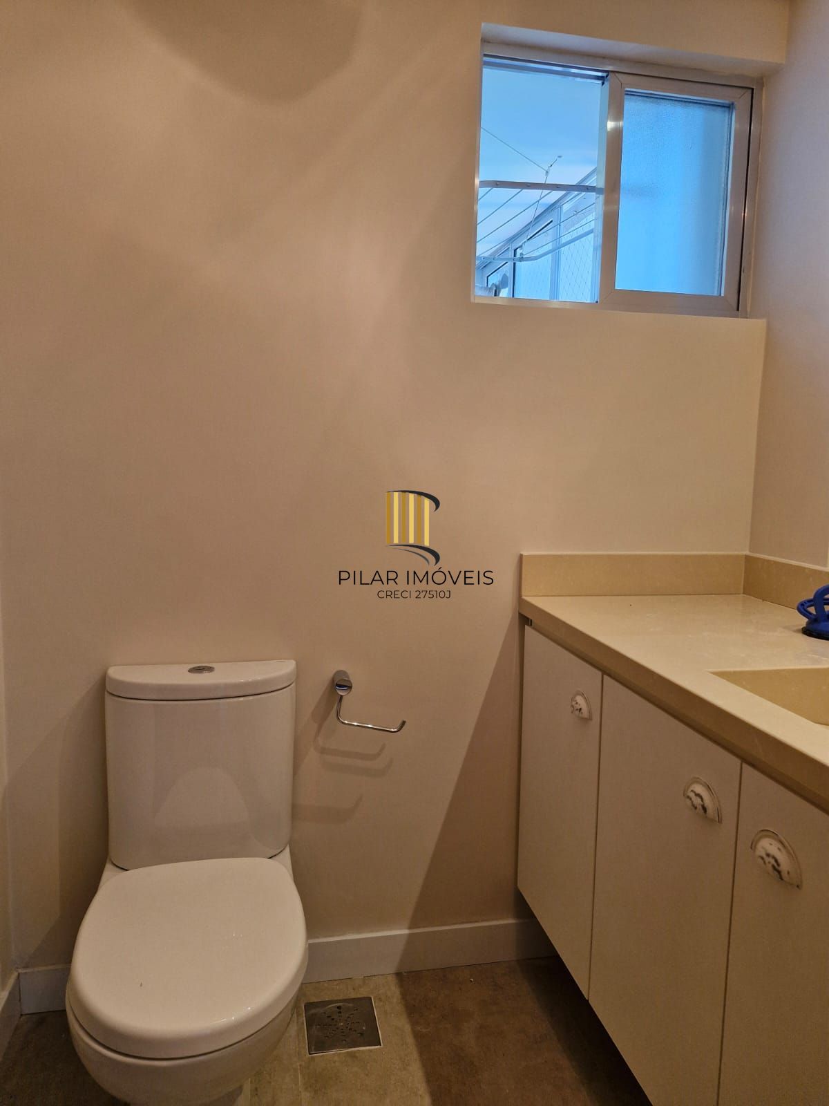 Apartamento no bairro Cristal de 2 dormitórios e vaga DESOCUPADO