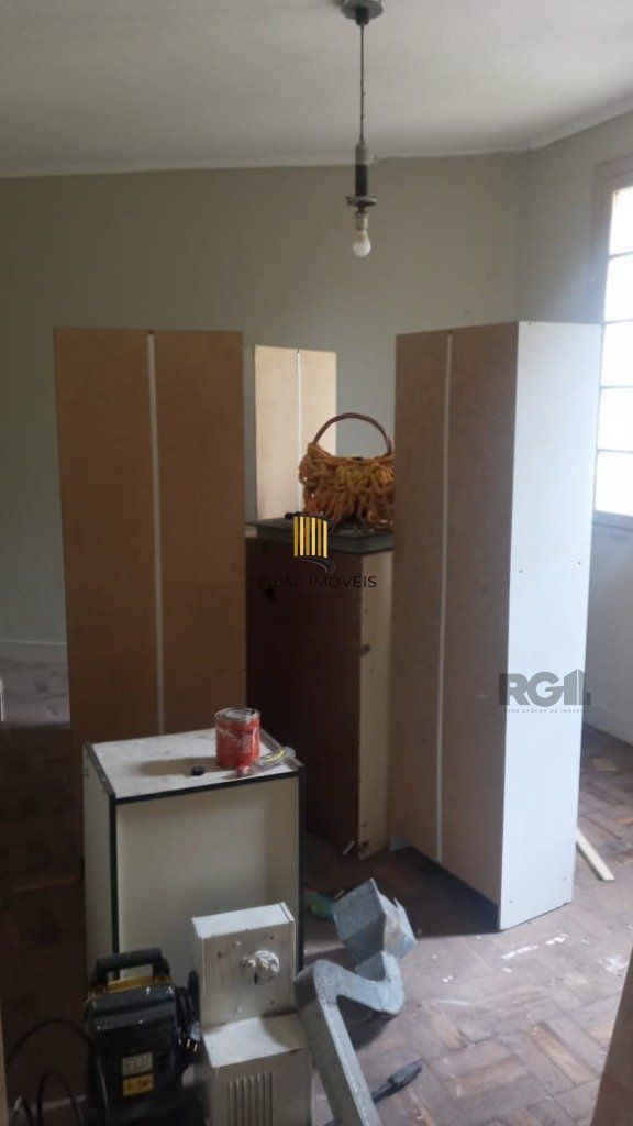 Sobrado no bairro Petrópolis com amplo terreno