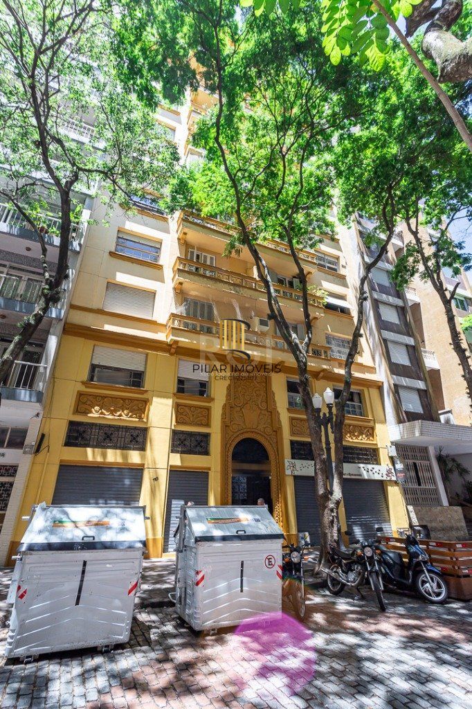 Apartamento no Centro - 2 dormitórios - reformado e mobiliado
