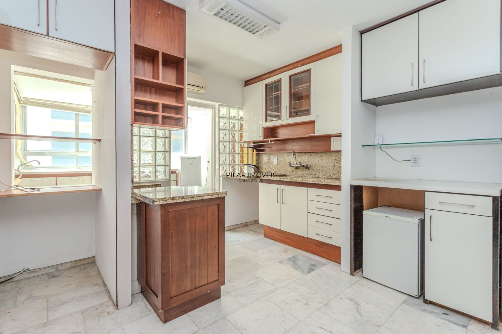 Apartamento no Moinhos de Vento de 3 dormitórios vaga e infra DESOCUPADO