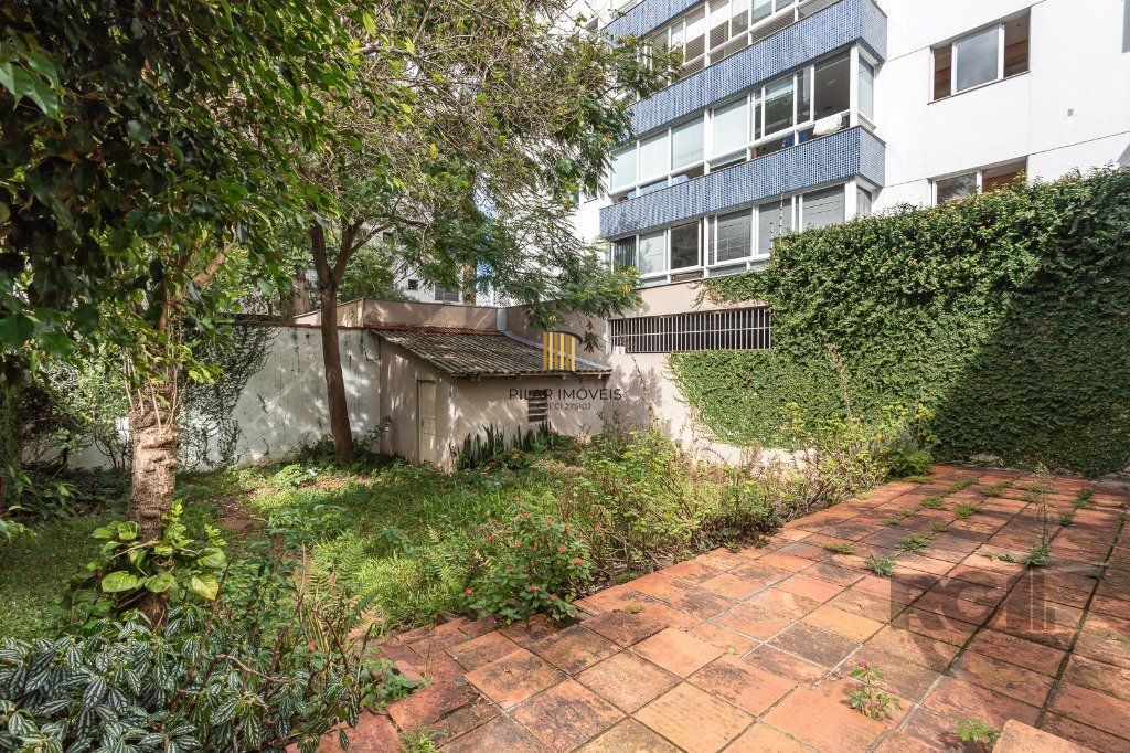 Casa Espaçosa de 3 Dormitórios à Venda no Bairro Moinhos De Vento!
