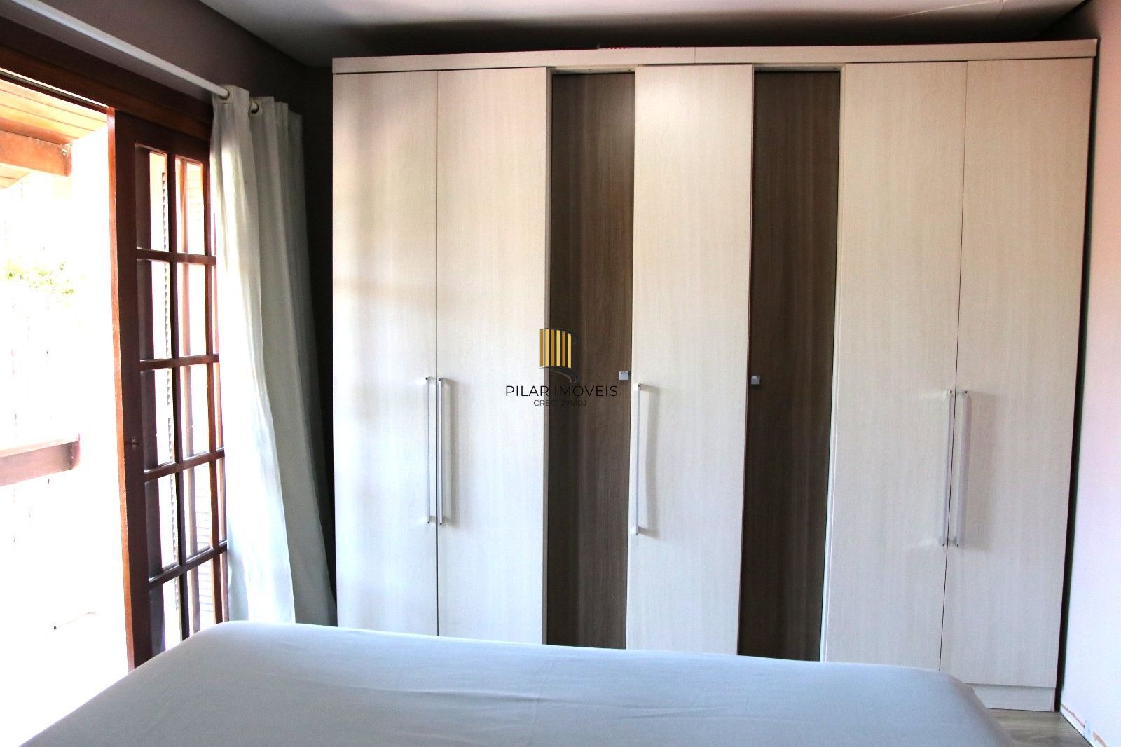 Casa sobrado na Hípica de 2 dormitórios e 2 vagas