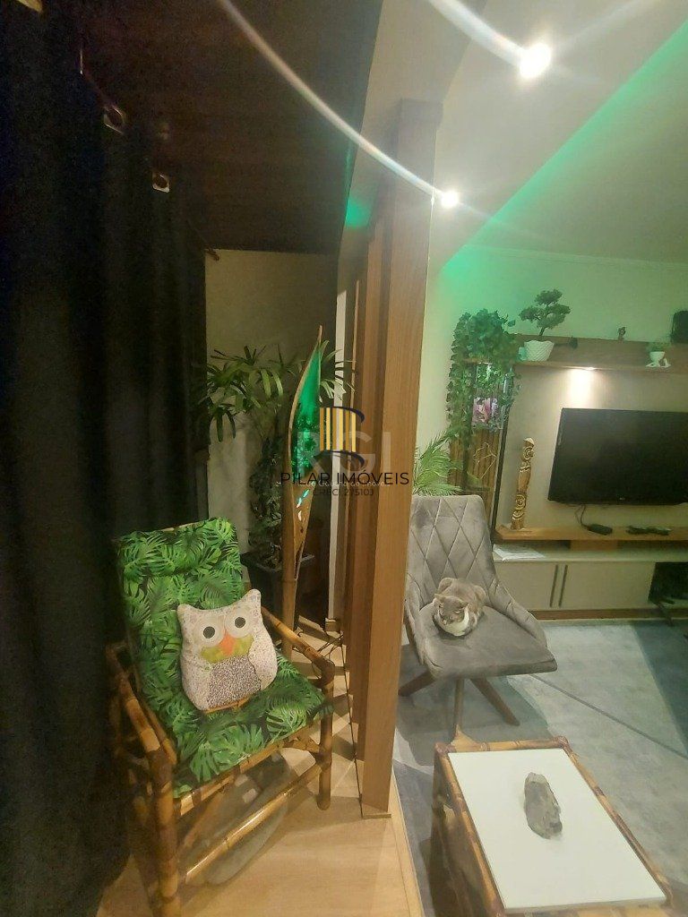 Apartamento 02 dormitórios, com vaga, no bairro Jardim Itu Sabará, em Porto Alegre.