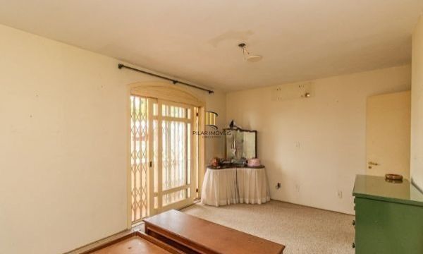 CASA DESOCUPADA E SEMI MOBILIADA, COM SUÍTE MASTER, SACADA, VISTA PANORÂMICA, EM AMPLO TERRENO NO SANTA TEREZA