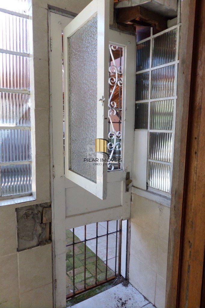 Casa na Hípica com 3 dormitórios e 2 vagas