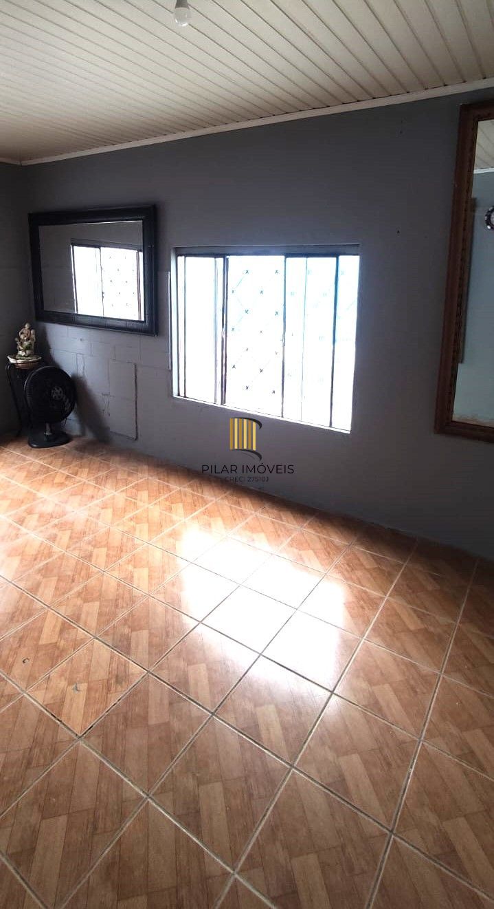 Casa no Sarandi de 2 dormitórios e pátio com piscina